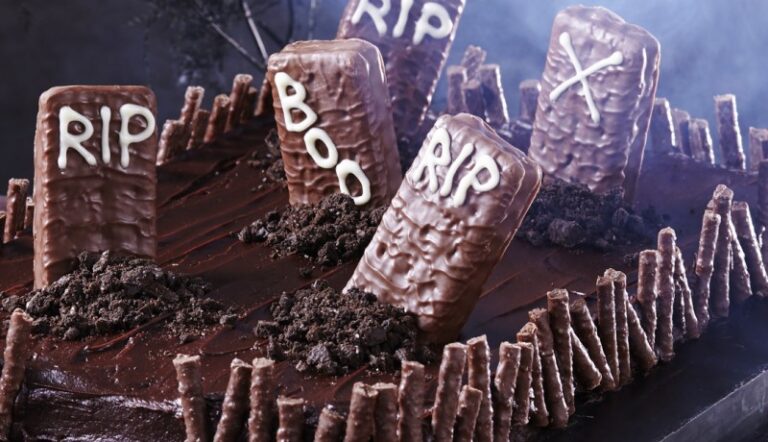 Halloween Graveyard Brownies | Baking Recipes | Betty Crocker AU